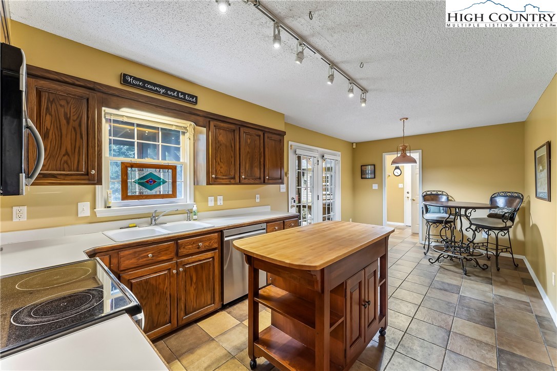 4617 Harbor View Terrace Property Photo 9