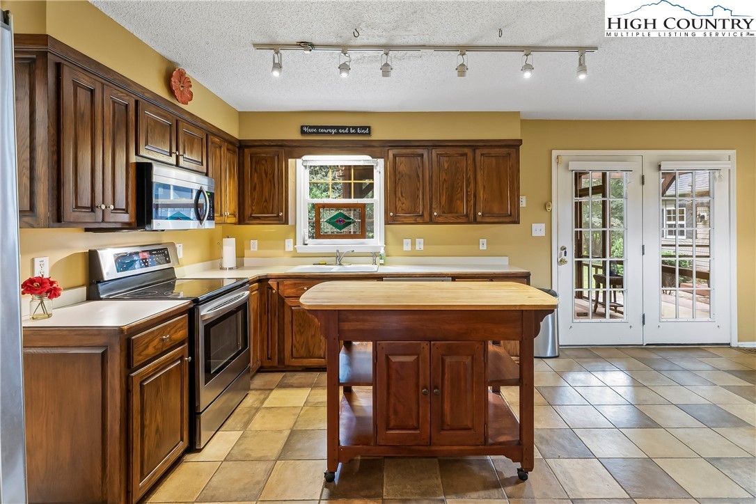 4617 Harbor View Terrace Property Photo 10
