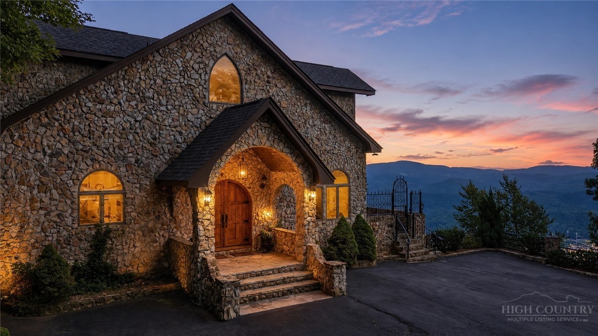530 Howards Knob Road Property Photo