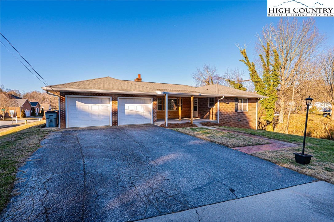 620 Diamondhead Drive Property Photo 1