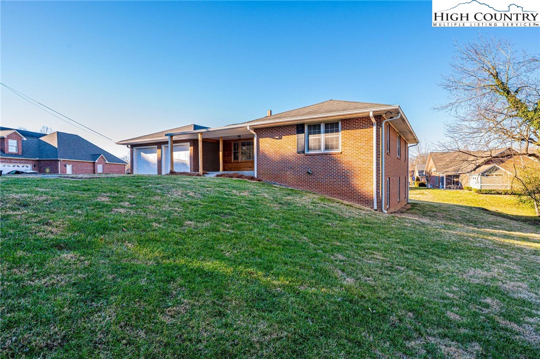 620 Diamondhead Drive Property Photo 4