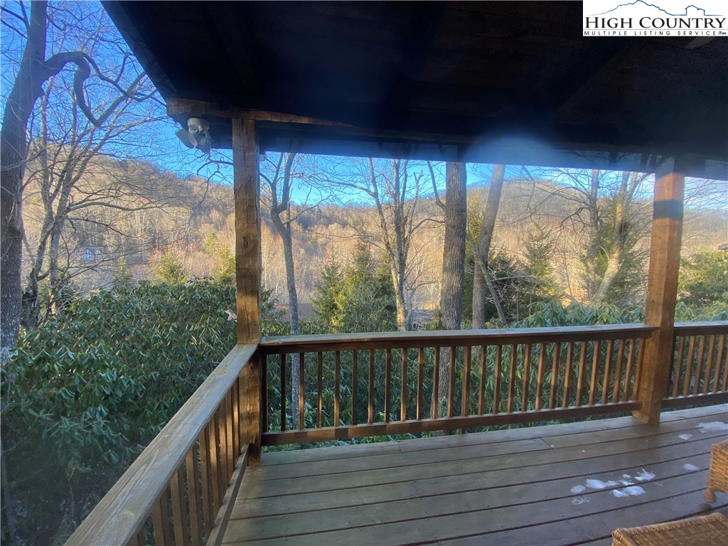 182 Streamside Lane Property Photo 4