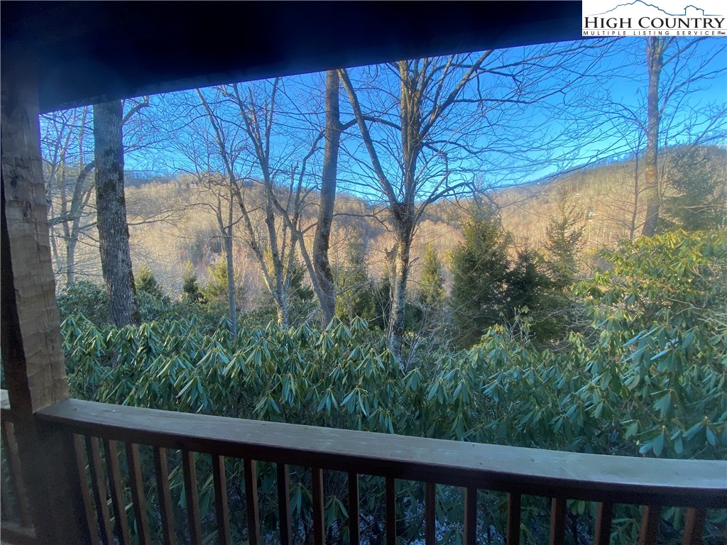 182 Streamside Lane Property Photo 6