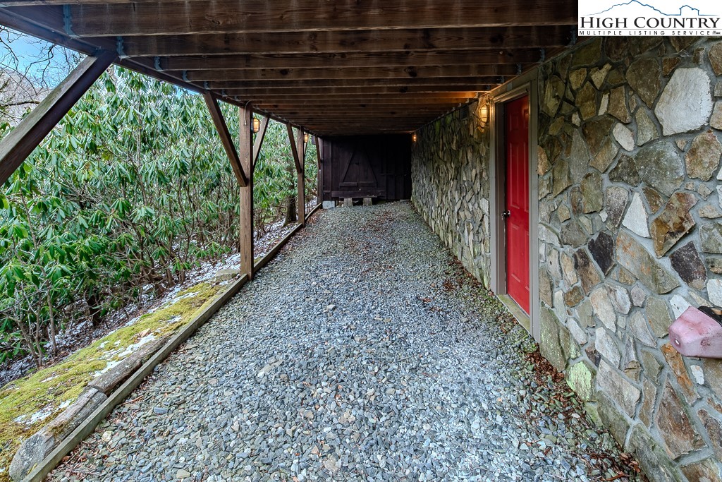 182 Streamside Lane Property Photo 41
