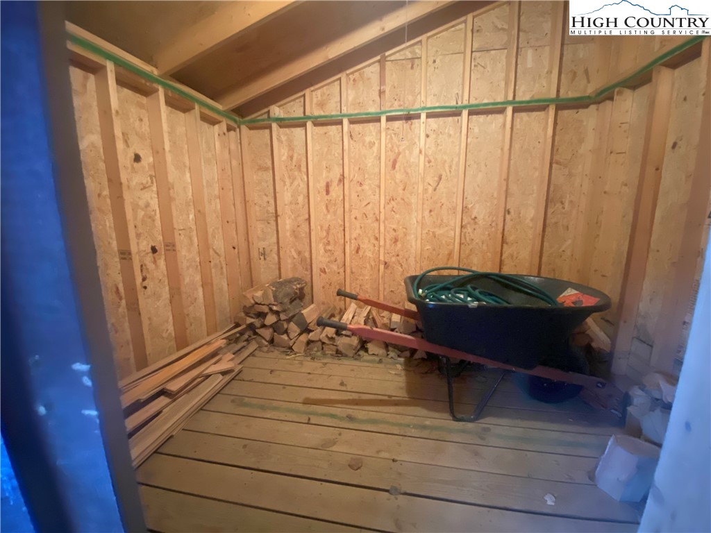182 Streamside Lane Property Photo 47