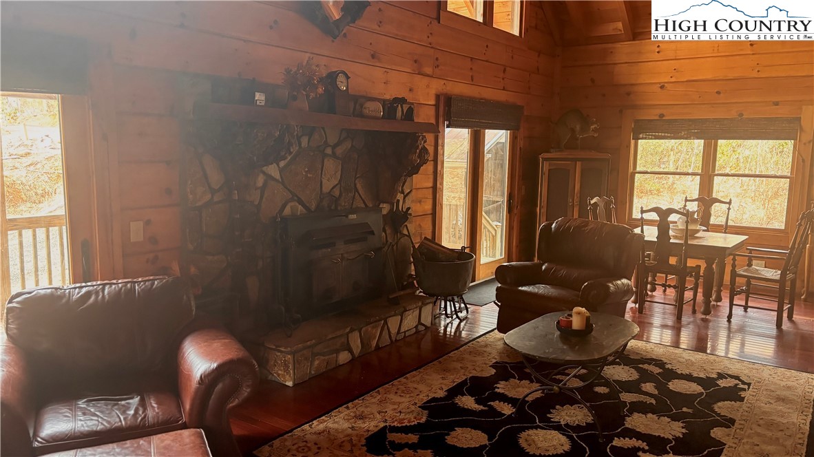 1694 Humpback Mountain Road Property Photo 4
