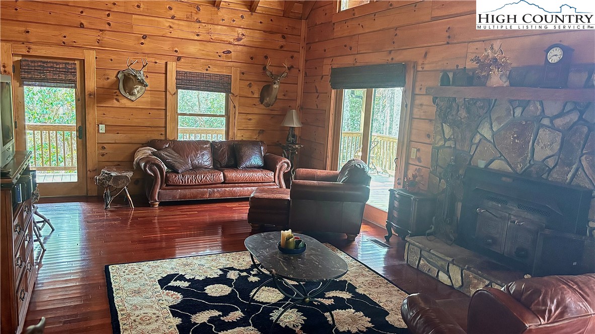 1694 Humpback Mountain Road Property Photo 8
