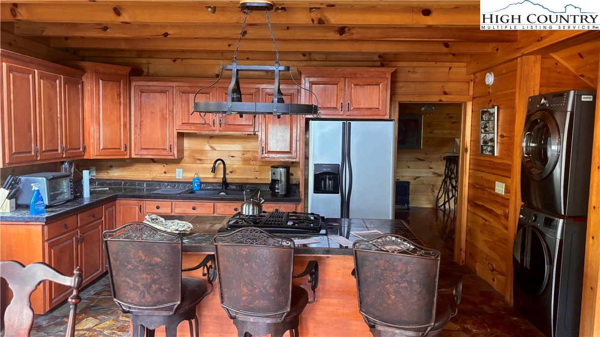 1694 Humpback Mountain Road Property Photo 9