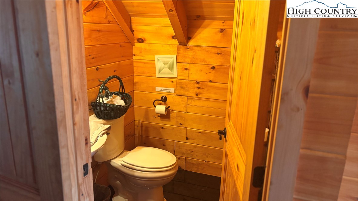 1694 Humpback Mountain Road Property Photo 12