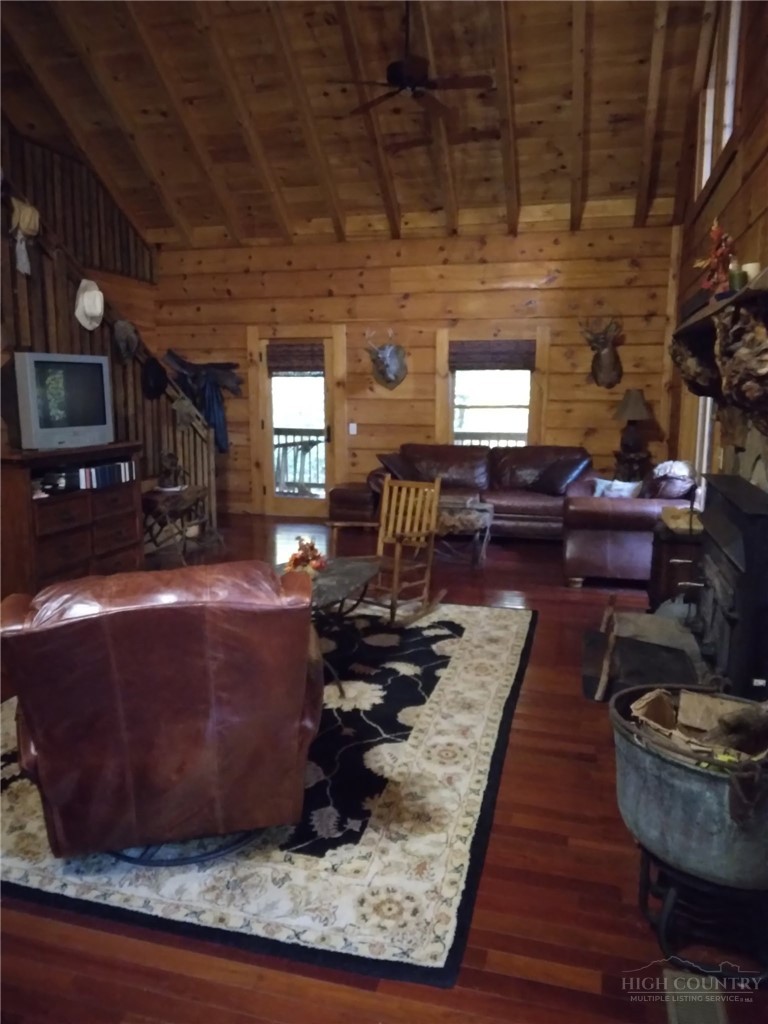 1694 Humpback Mountain Road Property Photo 15