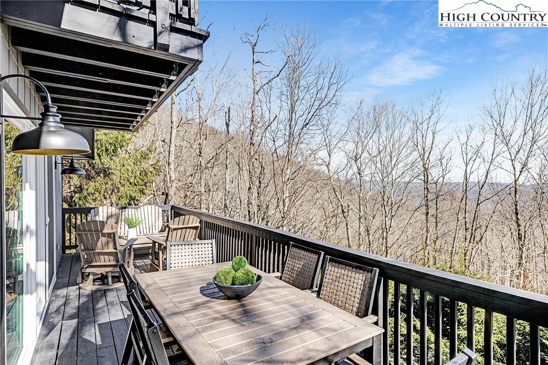 556/558 Thorncliff Drive Property Photo 34
