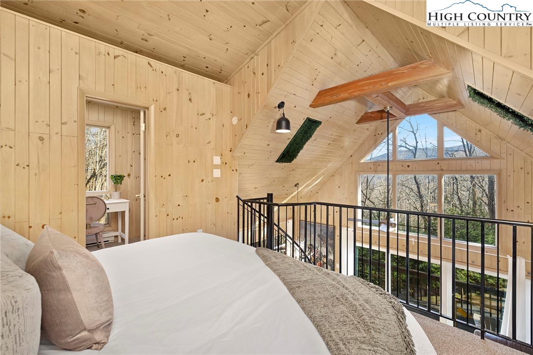 556/558 Thorncliff Drive Property Photo 45