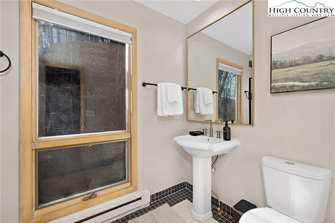 556/558 Thorncliff Drive Property Photo 47
