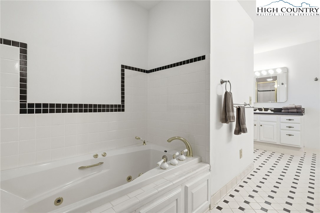 1644 Broadstone Road Property Photo 22