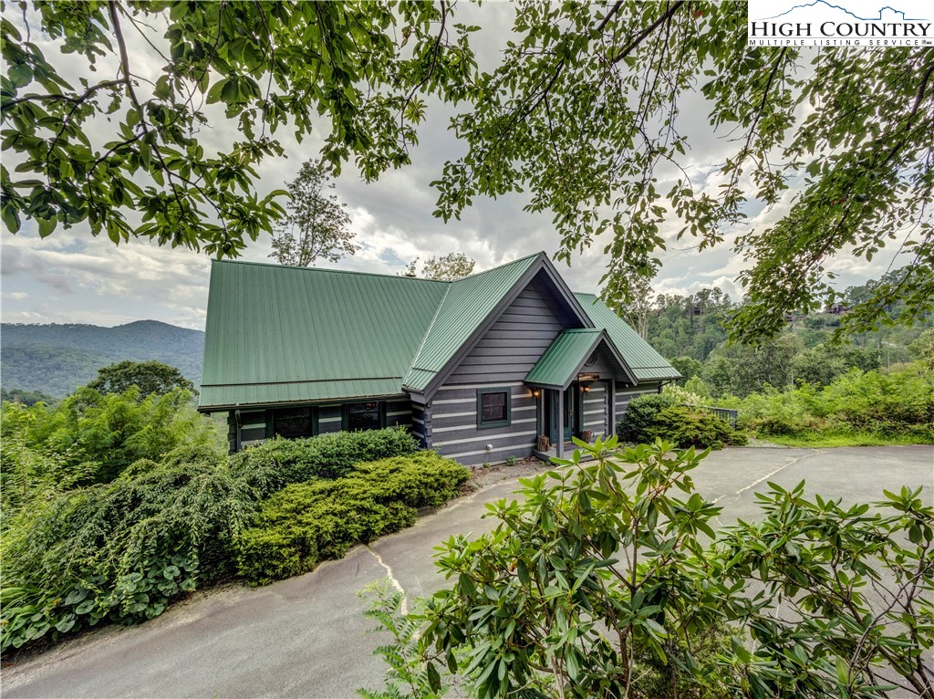 135 Black Feather Drive Property Photo 4