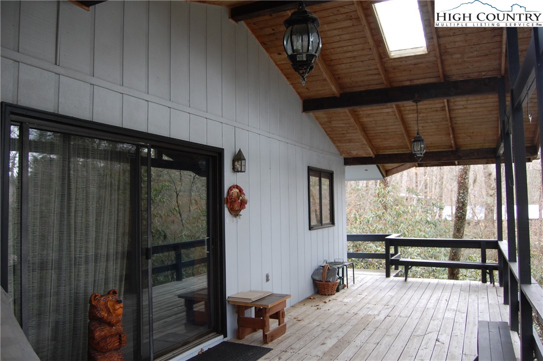 202 Knoll Circle Property Photo 1