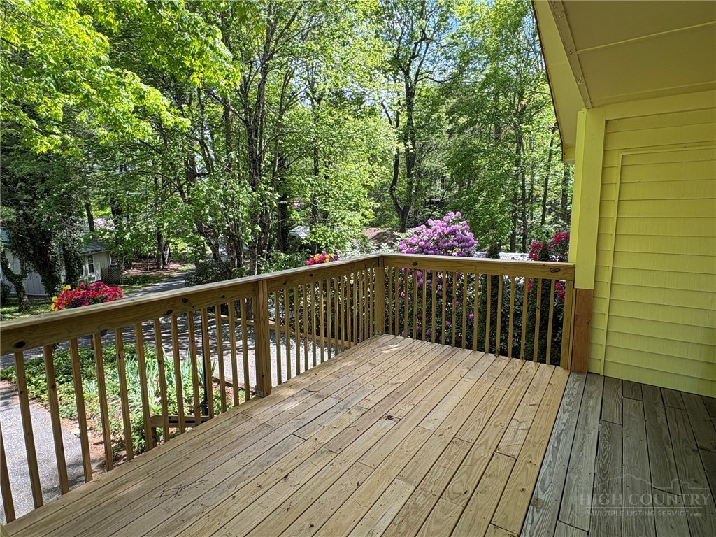 6 Ridgewood Lane Property Photo 3