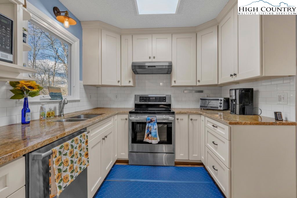 6 Ridgewood Lane Property Photo 8
