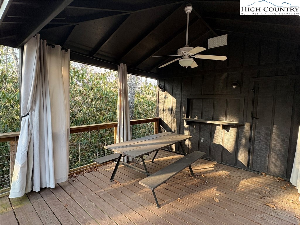 157 Hemlock Loop Property Photo 4