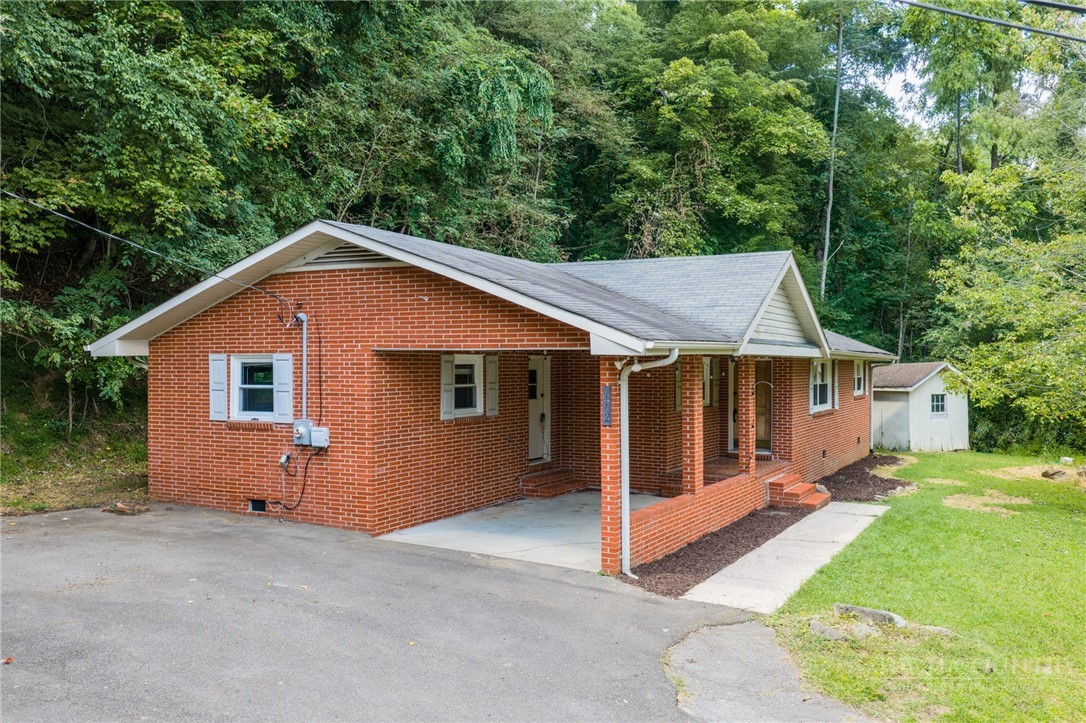 182 Owens Drive Property Photo 3