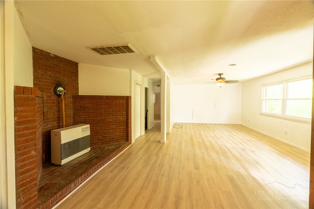 182 Owens Drive Property Photo 8