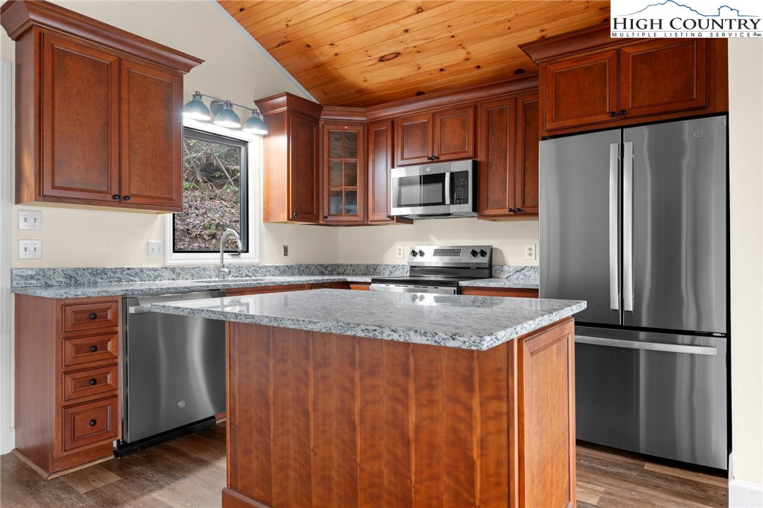 131 Hemlock Road Property Photo 9