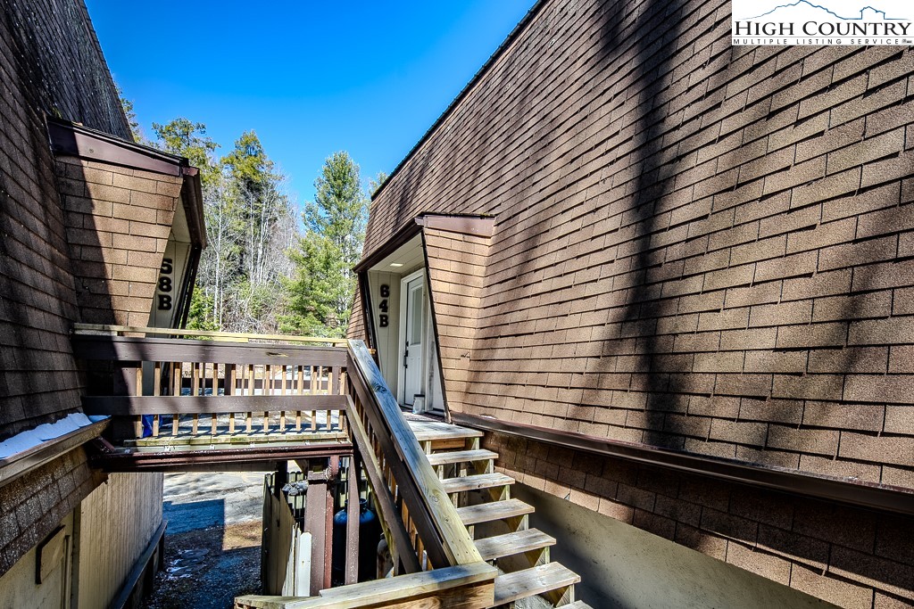 64 Creekside Drive B Property Photo 3