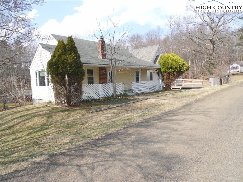 232 Riverview Drive Property Photo 5