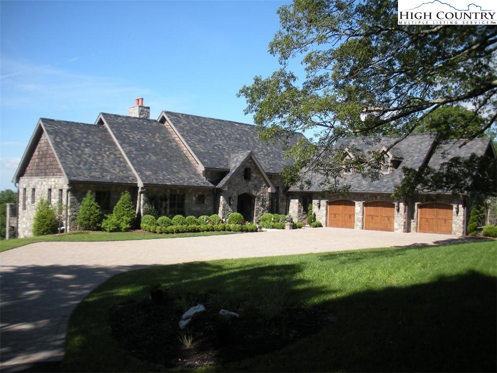 733 Dogwood Lane Property Photo 1