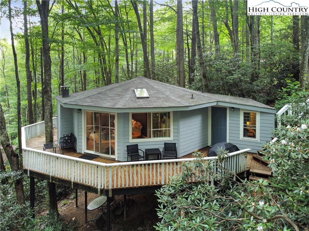 560 Laurel Ridge Road Property Photo 1