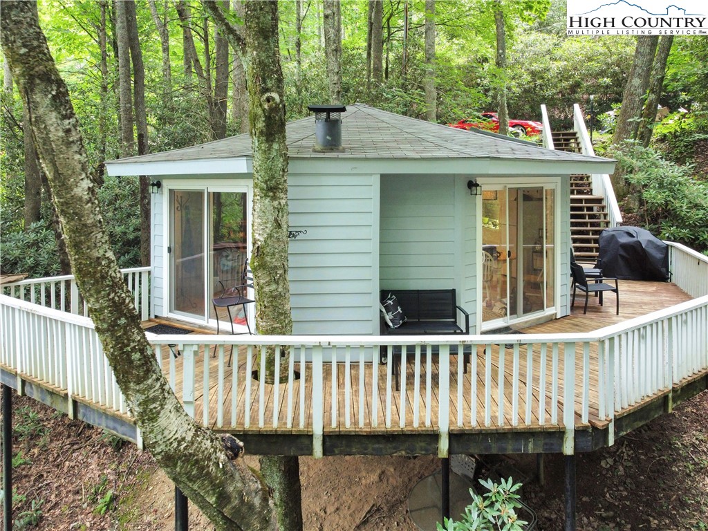560 Laurel Ridge Road Property Photo 2