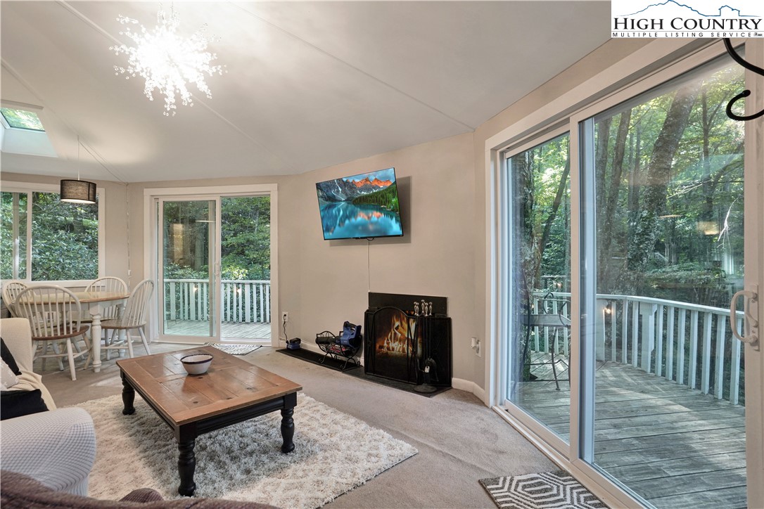 560 Laurel Ridge Road Property Photo 4