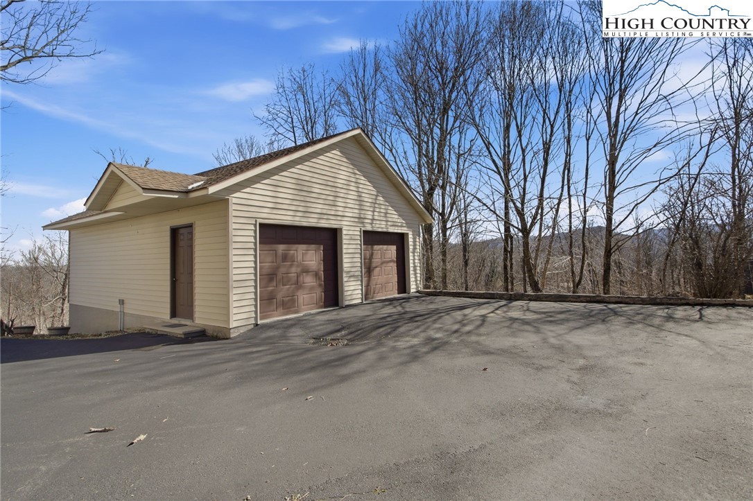 323 Sugar Tree Lane Property Photo 38