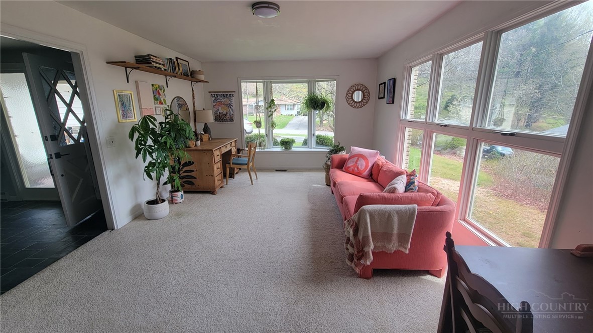 410 Poplar Hill Drive Property Photo 2