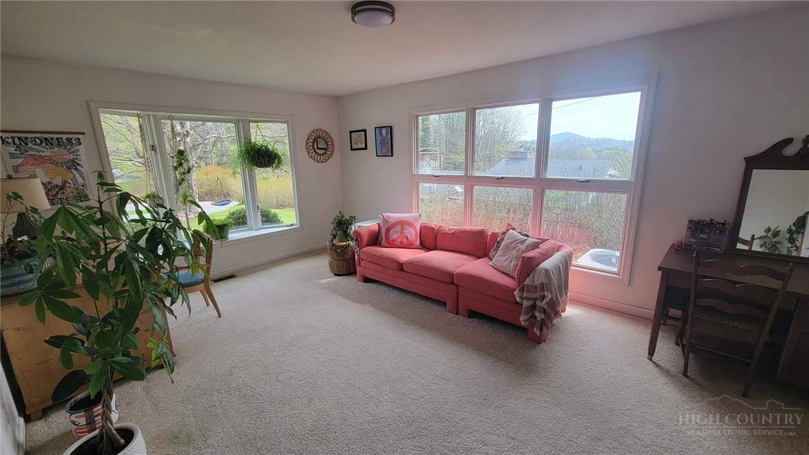 410 Poplar Hill Drive Property Photo 3
