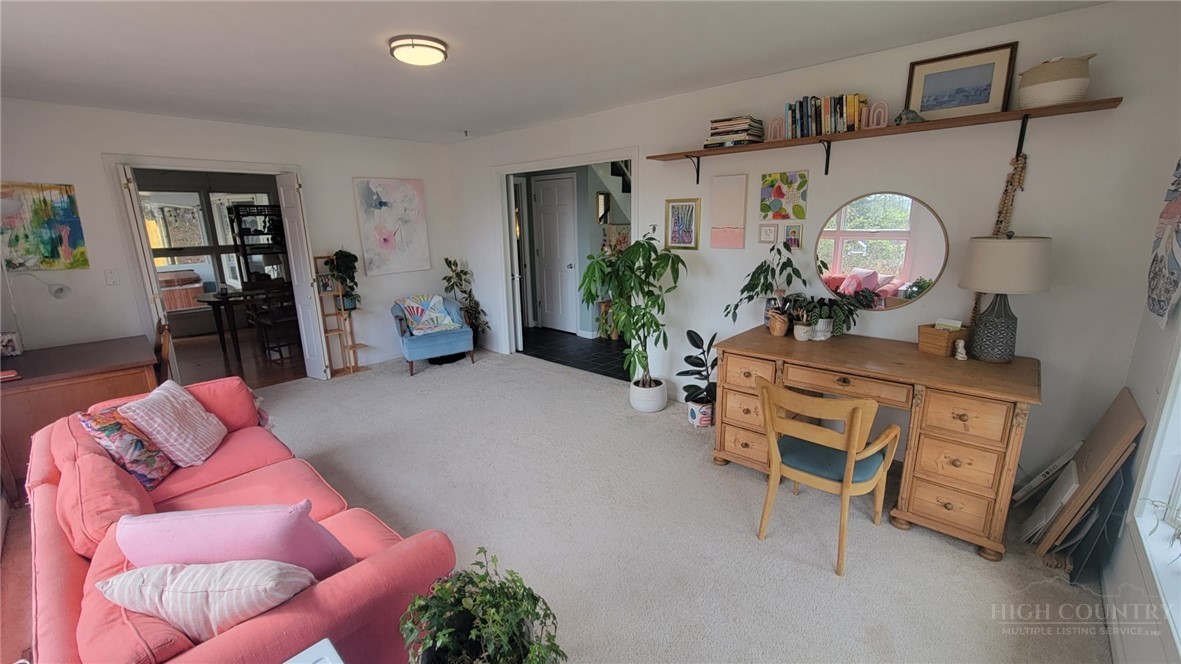 410 Poplar Hill Drive Property Photo 4