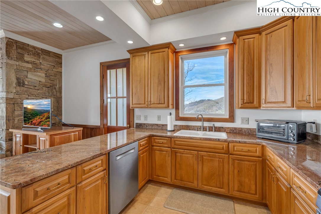 933 Thunder Ridge Lane Property Photo 4