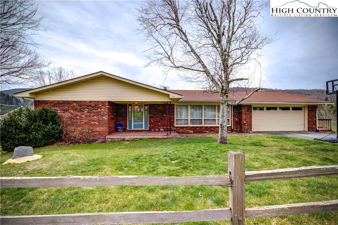 304 Evergreen Lane Property Photo 1