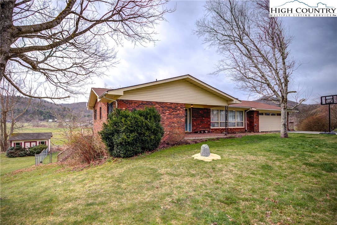 304 Evergreen Lane Property Photo 2