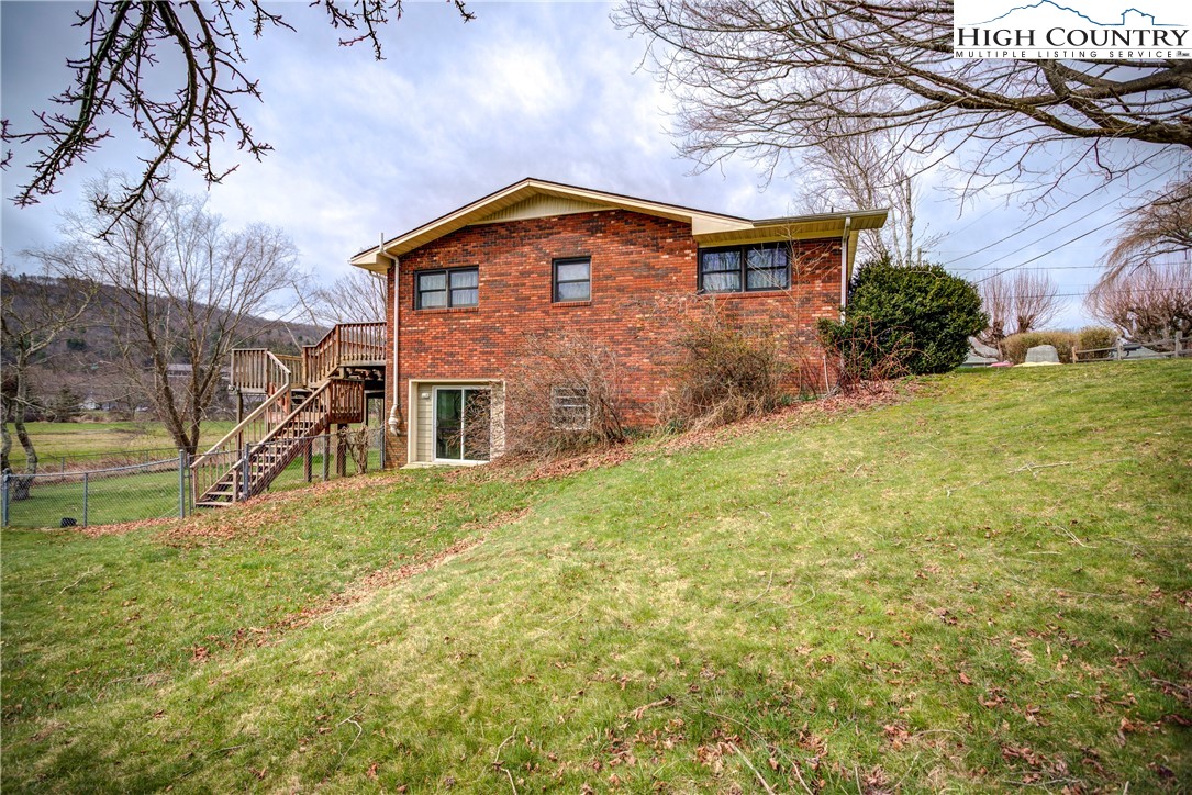 304 Evergreen Lane Property Photo 3