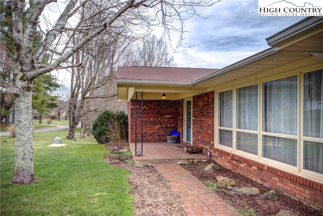 304 Evergreen Lane Property Photo 8