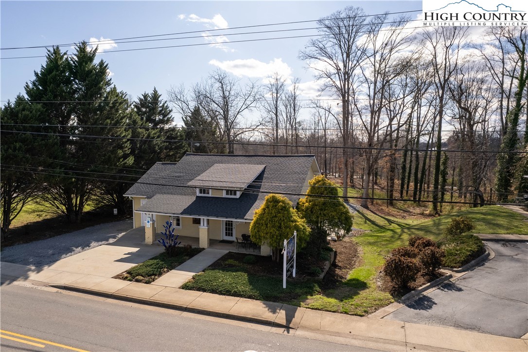 913 N Bridge Street Property Photo 3