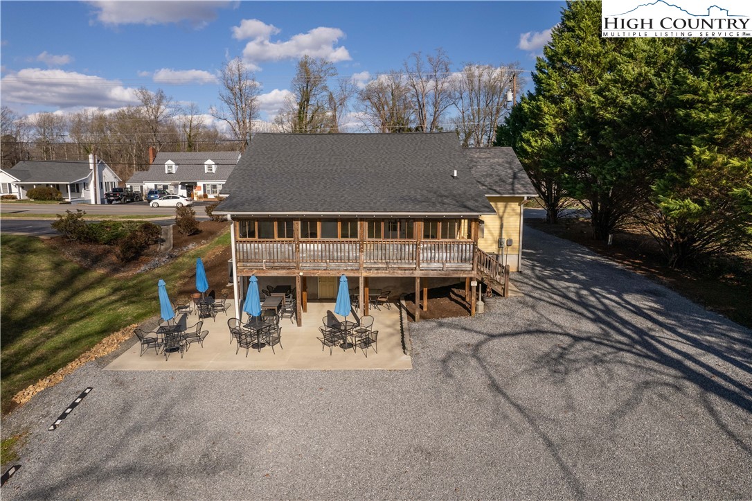 913 N Bridge Street Property Photo 4