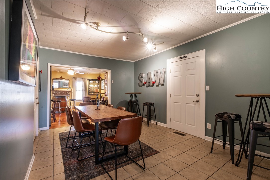 913 N Bridge Street Property Photo 12