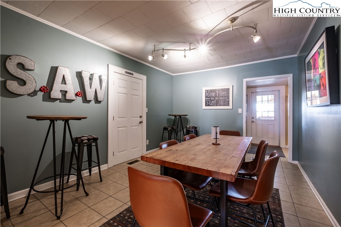 913 N Bridge Street Property Photo 13