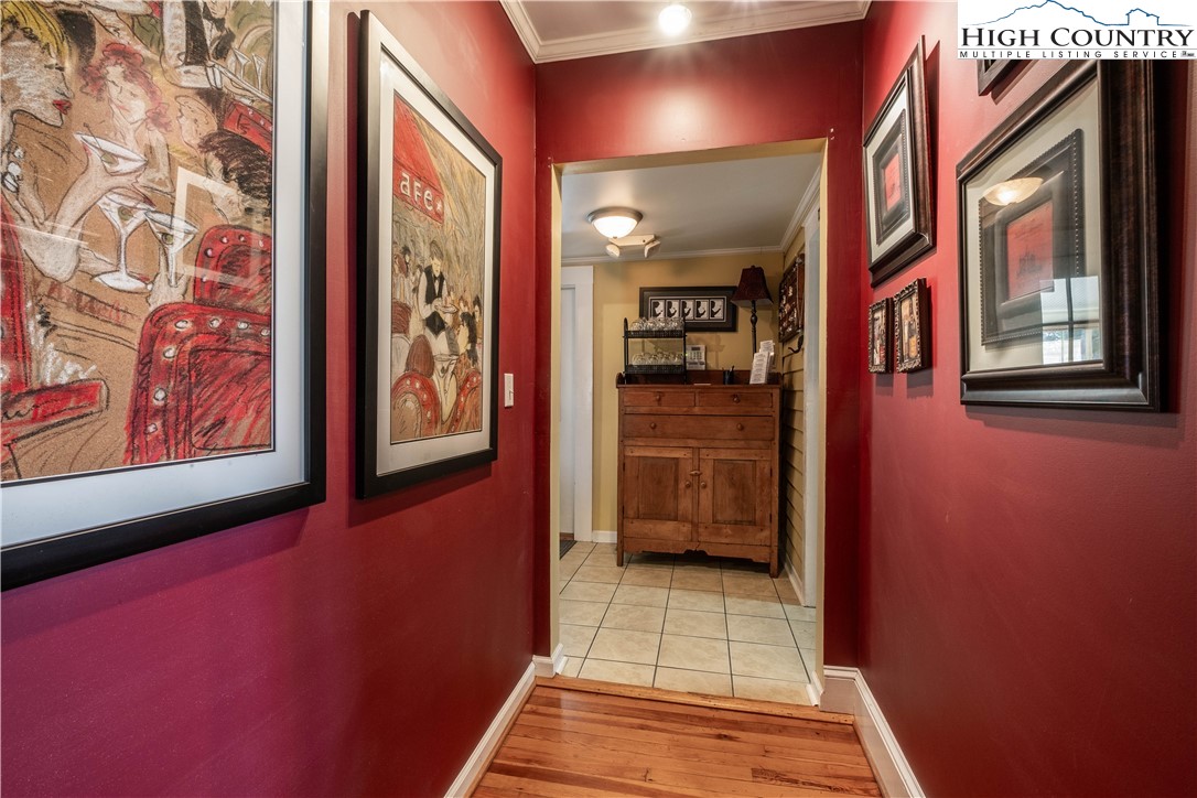913 N Bridge Street Property Photo 17