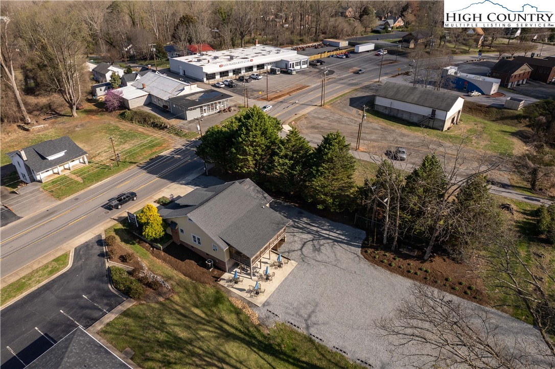 913 N Bridge Street Property Photo 40