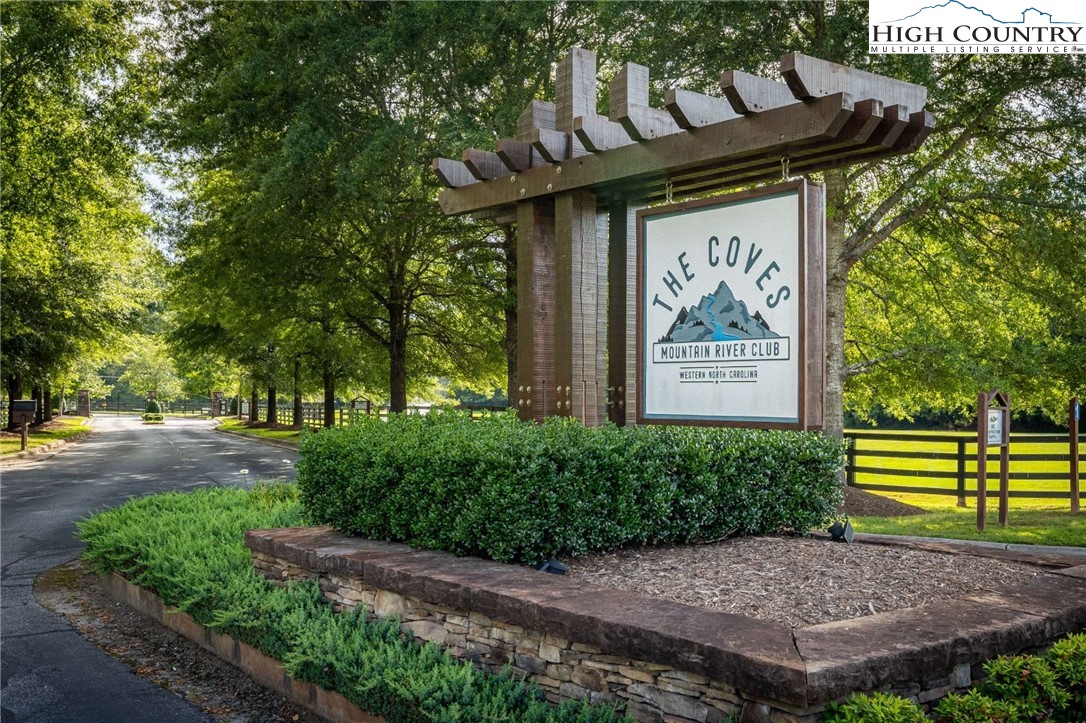 140 Johns Ridge Parkway Property Photo 18