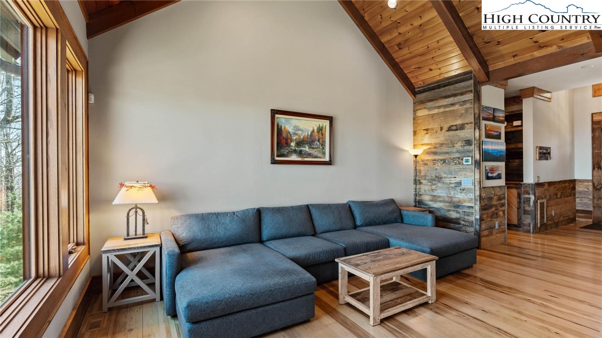 137 Burningbush Trail Property Photo 7