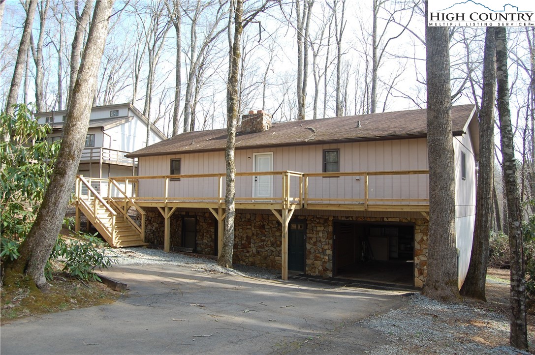 114 Lady Slipper Loop Property Photo 1